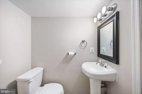 Bath - 3910 Mount Pleasant Ave, Baltimore, MD 21224 photo 3 of 4