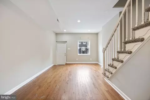 Living - 3910 Mount Pleasant Ave, Baltimore, MD 21224 photo 3 of 4