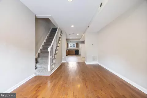 Living - 3910 Mount Pleasant Ave, Baltimore, MD 21224 photo 2 of 4
