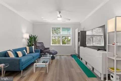 23 Pierside Dr #326, Baltimore, MD 21230