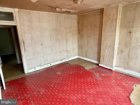 Living - 1626 N Wolfe St, Baltimore, MD 21213 photo 1 of 2