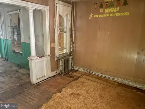Entry Way - 1626 N Wolfe St, Baltimore, MD 21213 photo 6 of 9