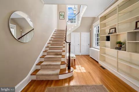Entry Way - 217 Wendover Rd, Baltimore, MD 21218 photo 4 of 5