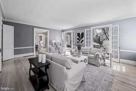 Living - 217 Wendover Rd, Baltimore, MD 21218 photo 1 of 2