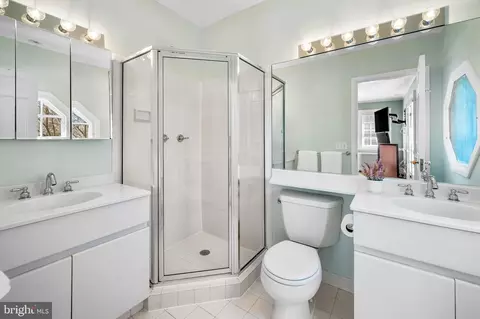 Bath - 217 Wendover Rd, Baltimore, MD 21218 photo 2 of 6