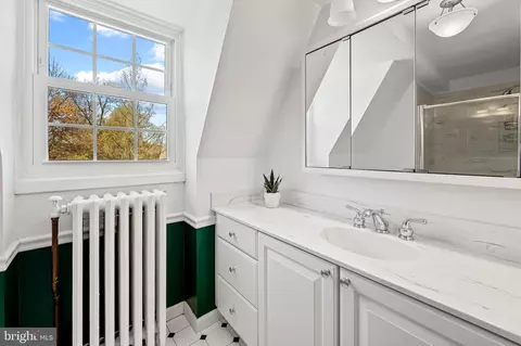 Bath - 217 Wendover Rd, Baltimore, MD 21218 photo 5 of 6