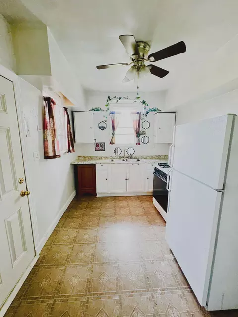 Kitchen - 4717 Frederick Ave, Baltimore, MD 21229 photo 1 of 1