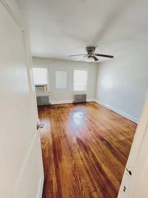 Bedroom - 4717 Frederick Ave, Baltimore, MD 21229 photo 1 of 3