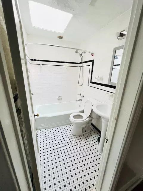 Bath - 4717 Frederick Ave, Baltimore, MD 21229 photo 3 of 3