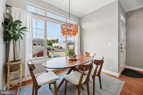 Dining - 3905 Fleet St, Baltimore, MD 21224 photo 3 of 3