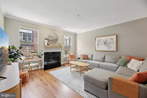 Living - 3905 Fleet St, Baltimore, MD 21224 photo 1 of 2