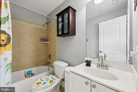 Entry Way - 3905 Fleet St, Baltimore, MD 21224 photo 3 of 3