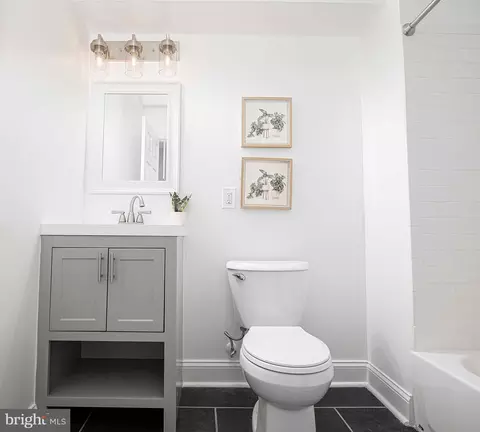 Bath - 2913 Mcelderry St, Baltimore, MD 21205 photo 2 of 2