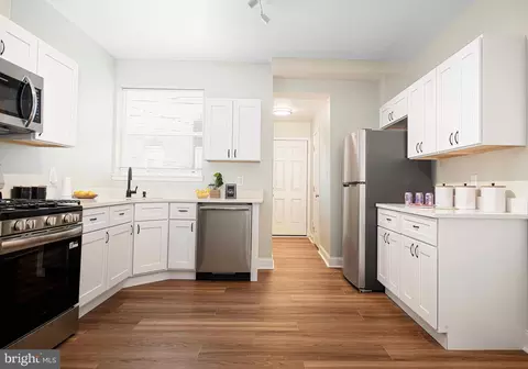 Entry Way - 2913 Mcelderry St, Baltimore, MD 21205 photo 1 of 3