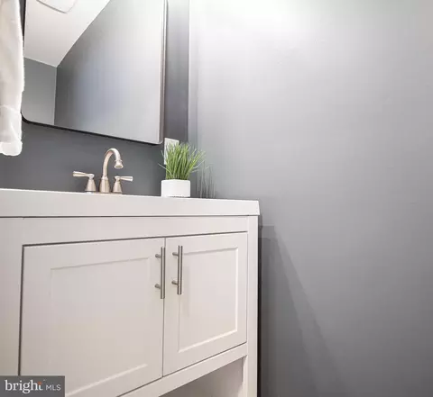 Bath - 2913 Mcelderry St, Baltimore, MD 21205 photo 1 of 2