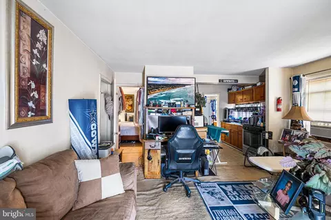 5100 Hillwell Rd, Baltimore, MD 21229 photo 4