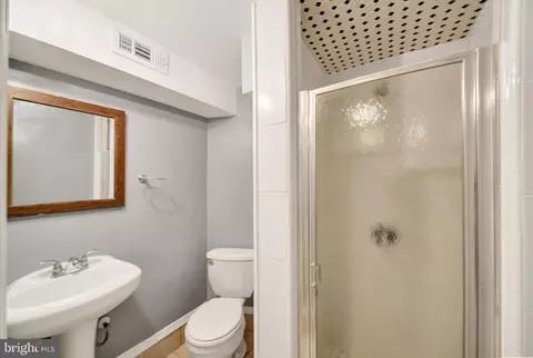 Bath - 830 Dumbarton Ave, Baltimore, MD 21218 photo 1 of 2