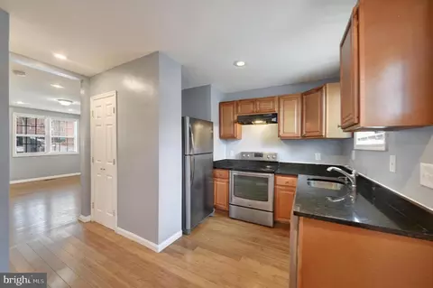 Entry Way - 830 Dumbarton Ave, Baltimore, MD 21218 photo 1 of 5