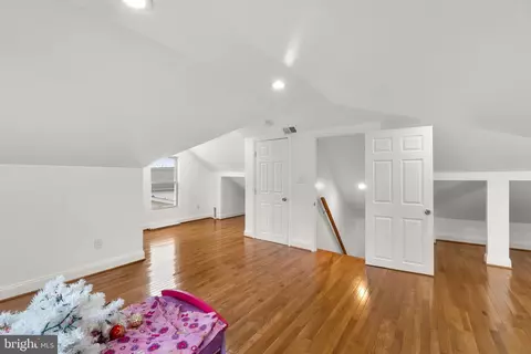 Entry Way - 4525 Mainfield Ave, Baltimore, MD 21214 photo 4 of 4