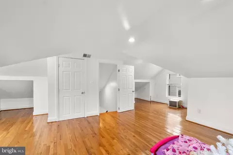 Entry Way - 4525 Mainfield Ave, Baltimore, MD 21214 photo 3 of 4