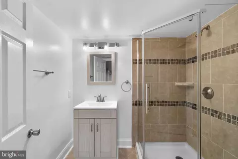 Bath - 4525 Mainfield Ave, Baltimore, MD 21214 photo 3 of 3
