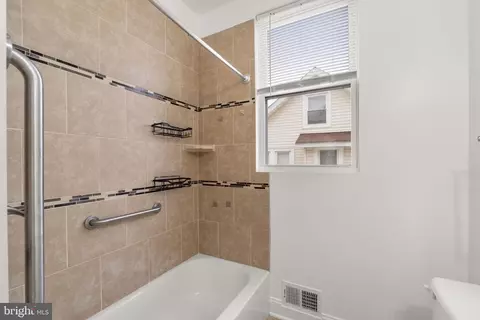 Bath - 4525 Mainfield Ave, Baltimore, MD 21214 photo 2 of 3