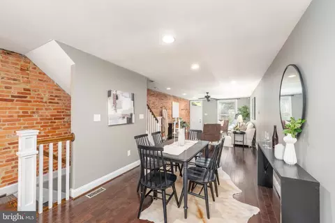 Entry Way - 802 S Highland Ave, Baltimore, MD 21224 photo 2 of 3