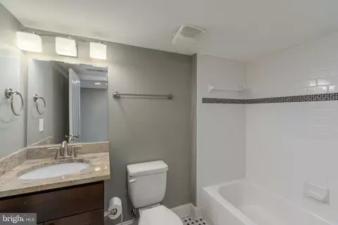 Bath - 802 S Highland Ave, Baltimore, MD 21224 photo 3 of 3