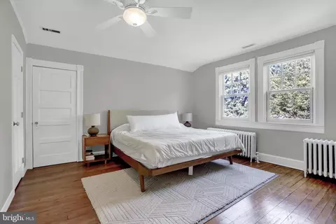 Bedroom - 725 Saint Johns Rd, Baltimore, MD 21210 photo 1 of 8