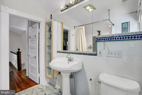 Bath - 725 Saint Johns Rd, Baltimore, MD 21210 photo 3 of 5