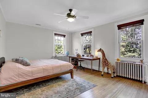 Bedroom - 725 Saint Johns Rd, Baltimore, MD 21210 photo 3 of 8