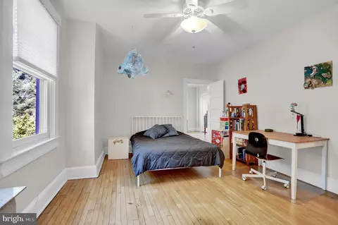 Bedroom - 725 Saint Johns Rd, Baltimore, MD 21210 photo 5 of 8