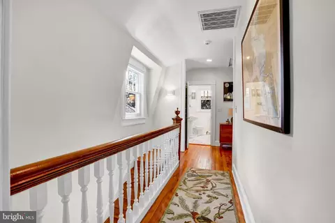 Entry Way - 725 Saint Johns Rd, Baltimore, MD 21210 photo 3 of 8
