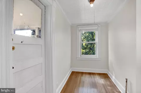 Entry Way - 725 Saint Johns Rd, Baltimore, MD 21210 photo 5 of 8