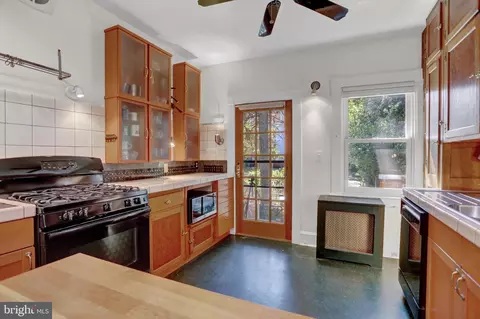 Kitchen - 725 Saint Johns Rd, Baltimore, MD 21210 photo 2 of 5