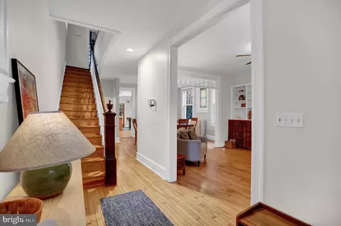 Entry Way - 725 Saint Johns Rd, Baltimore, MD 21210 photo 2 of 8