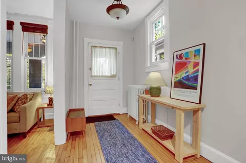 Entry Way - 725 Saint Johns Rd, Baltimore, MD 21210 photo 1 of 8