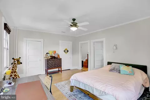 Bedroom - 725 Saint Johns Rd, Baltimore, MD 21210 photo 4 of 8