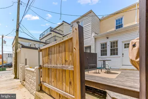 Exterior - 3607 Chestnut Ave, Baltimore, MD 21211 photo 4 of 4