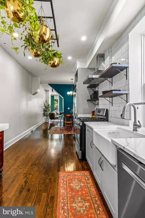 Entry Way - 3607 Chestnut Ave, Baltimore, MD 21211 photo 7 of 10