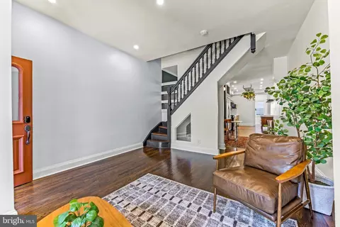 Entry Way - 3607 Chestnut Ave, Baltimore, MD 21211 photo 5 of 10