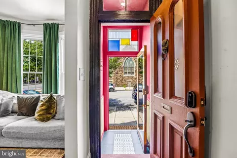 Entry Way - 3607 Chestnut Ave, Baltimore, MD 21211 photo 1 of 10