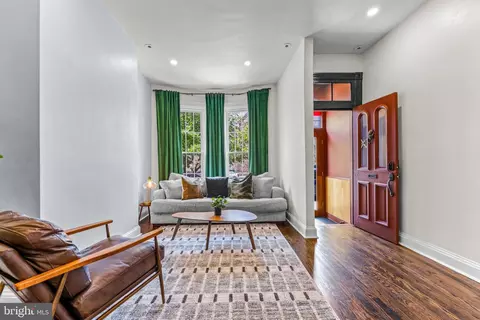 Entry Way - 3607 Chestnut Ave, Baltimore, MD 21211 photo 4 of 10