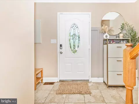 Entry Way - 5501 Todd Ave, Baltimore, MD 21206 photo 2 of 5
