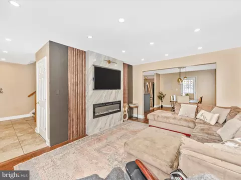 Living - 5501 Todd Ave, Baltimore, MD 21206 photo 2 of 6