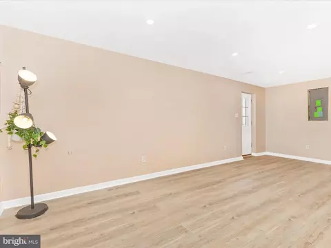 Living - 5501 Todd Ave, Baltimore, MD 21206 photo 4 of 6