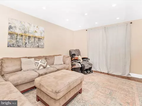 Living - 5501 Todd Ave, Baltimore, MD 21206 photo 3 of 6