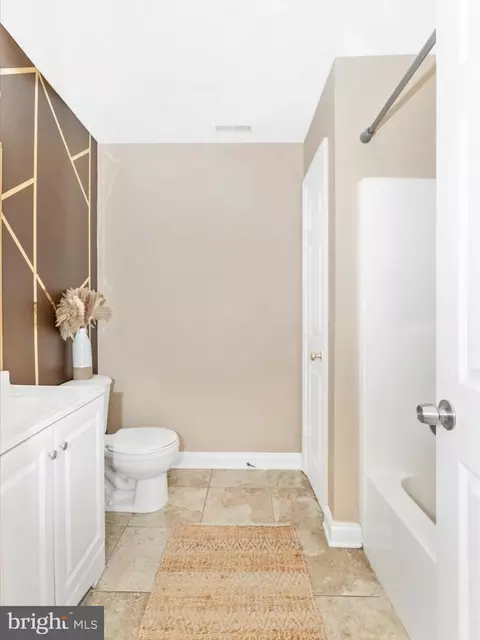 Bath - 5501 Todd Ave, Baltimore, MD 21206 photo 5 of 7
