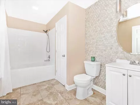 Bath - 5501 Todd Ave, Baltimore, MD 21206 photo 3 of 7