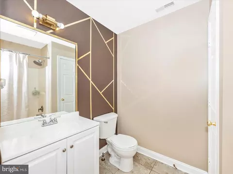 Bath - 5501 Todd Ave, Baltimore, MD 21206 photo 1 of 7